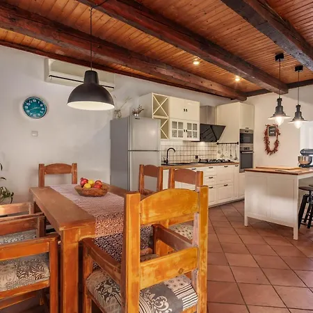 Meja Private Pool- Happy Villa *